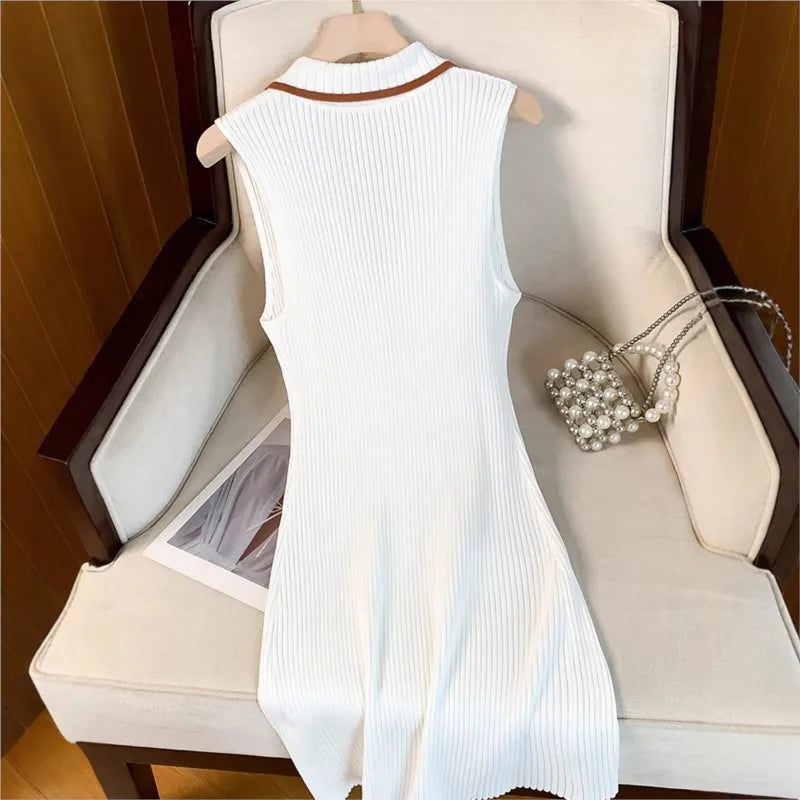 Fashionable knitted V-neck color blocked sleeveless slim fit dress for autumn and winter women's elegant temperament short skirt