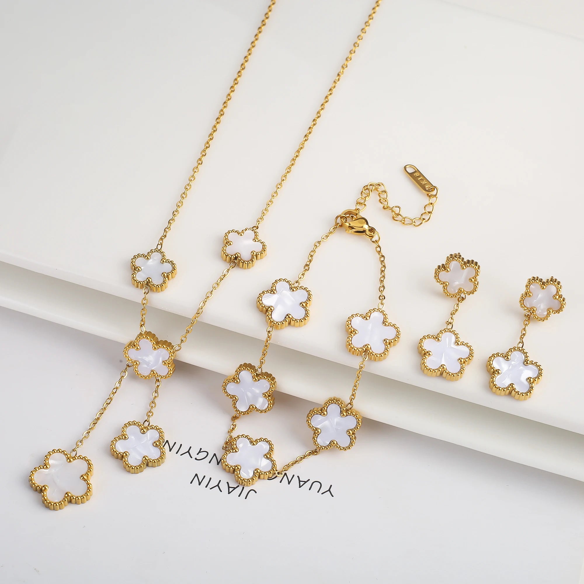 Hot Sale 3Pcs Stainless Steel 18k Gold-Plated Five-Leaf Flower Necklace Earrings Bracelet Jewelry Set For Woman Jewelry Clover