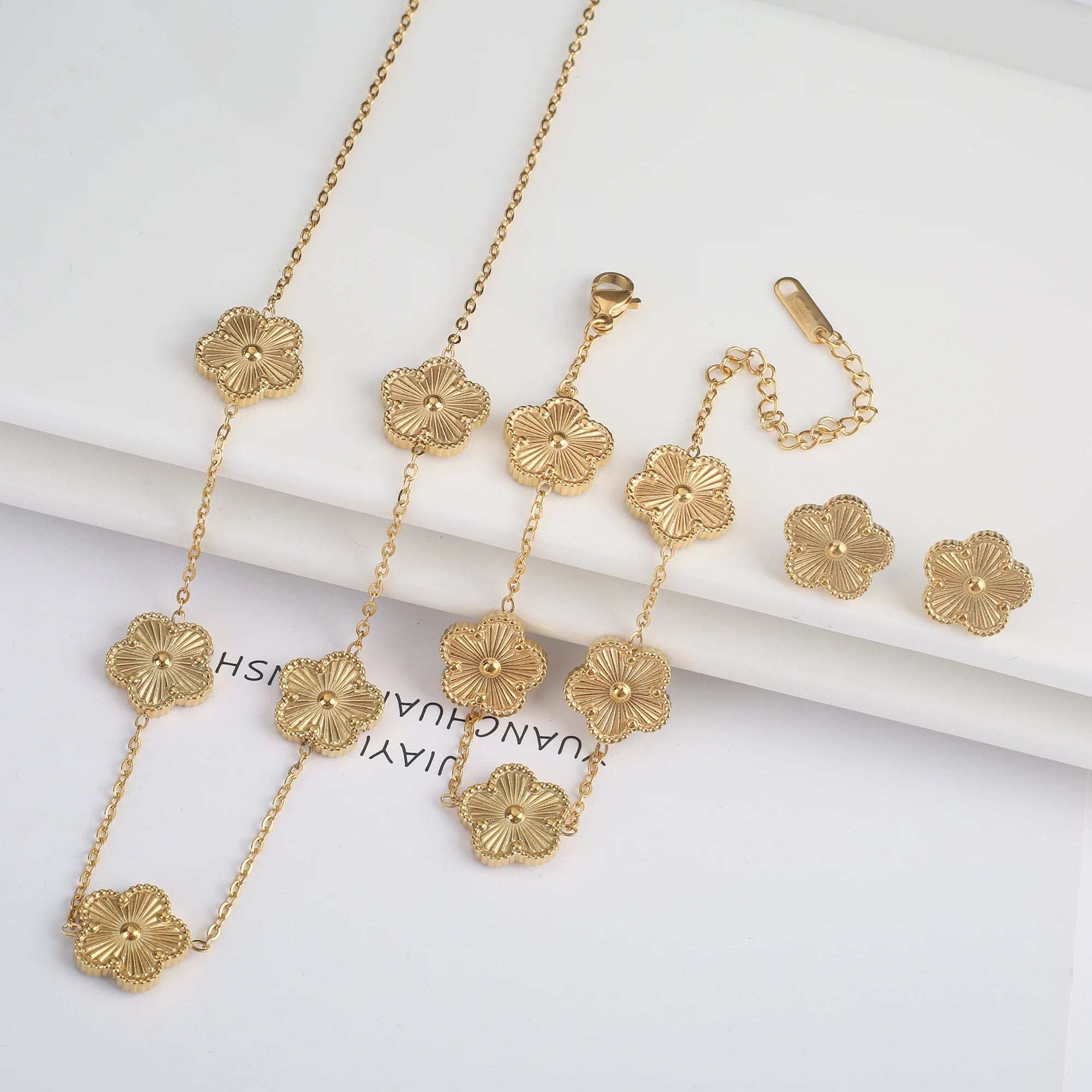 Hot Sale 3Pcs Stainless Steel 18k Gold-Plated Five-Leaf Flower Necklace Earrings Bracelet Jewelry Set For Woman Jewelry Clover