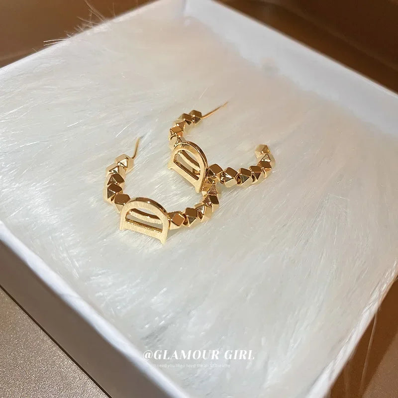 Minar Hip Hop Rock Gold Color Alloy Beads C Shaped Earring for Women Letter Circle Geometric Hoop Earrings Statement Jewellery