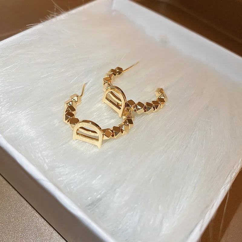 Minar Hip Hop Rock Gold Color Alloy Beads C Shaped Earring for Women Letter Circle Geometric Hoop Earrings Statement Jewellery