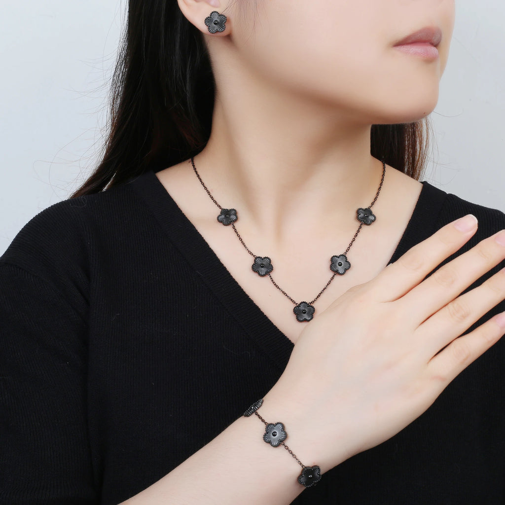 Hot Sale 3Pcs Stainless Steel 18k Gold-Plated Five-Leaf Flower Necklace Earrings Bracelet Jewelry Set For Woman Jewelry Clover