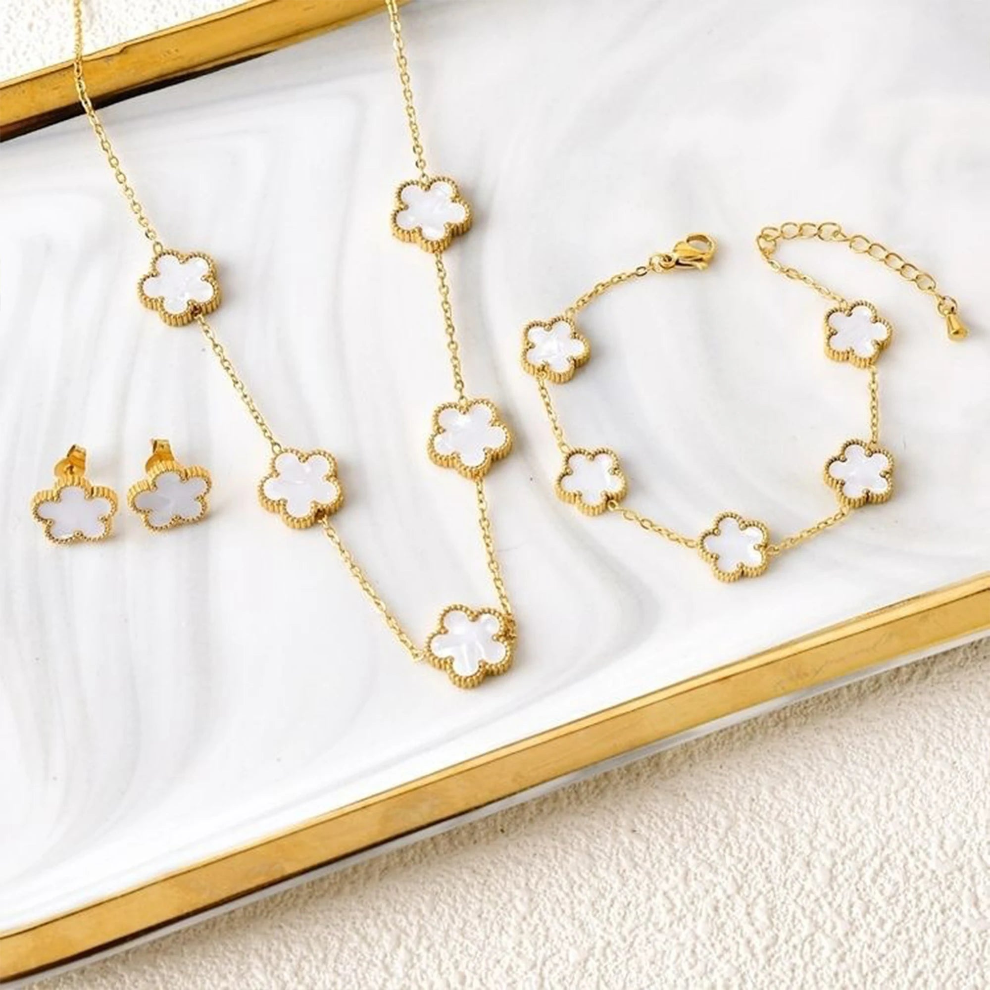 Hot Sale 3Pcs Stainless Steel 18k Gold-Plated Five-Leaf Flower Necklace Earrings Bracelet Jewelry Set For Woman Jewelry Clover
