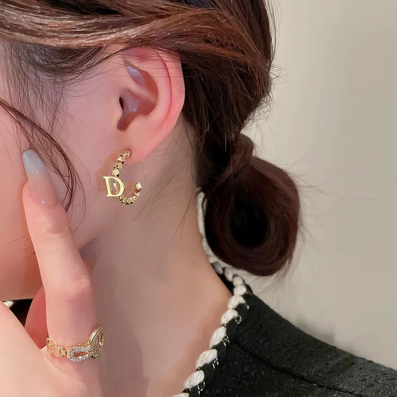 Minar Hip Hop Rock Gold Color Alloy Beads C Shaped Earring for Women Letter Circle Geometric Hoop Earrings Statement Jewellery